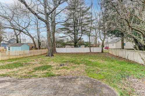 58 Maple Ave, Little Silver NJ 07739-1121 exterior