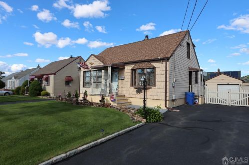 82 Bernard St, Carteret, NJ 07008-1305