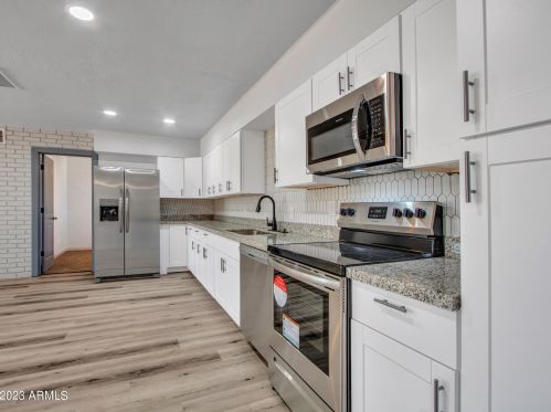 5526 Clarendon Ave, Phoenix AZ 85033-4118 exterior