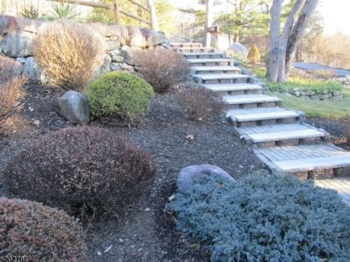 60 Cedar Rd, Skyline Lakes, NJ 07456-1812