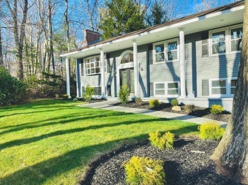 13 Holbrook Ln, Worcester, MA 01612-1039