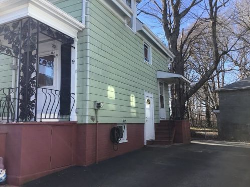 9 Hill St, Taunton, MA 02780-3932