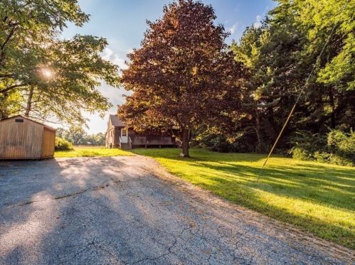 1090 Wauwinet Rd, Barre, MA 01005-9121