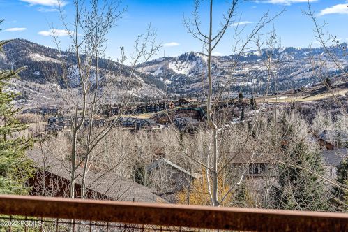 1995 Kidd Cir, Park City UT 84098-8512 exterior