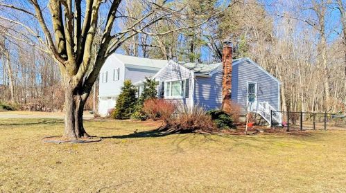 70 Faymore Dr, Agawam, MA 01001-3019