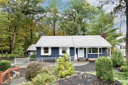 66 Kingsley Rd, Skyline Lakes, NJ 07456-2227