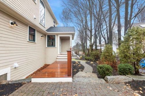 24 Elm St, Dedham MA  02026-5915 exterior