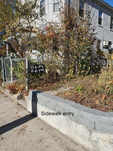 35 Oakland Ave, Methuen MA  01844-3723 exterior