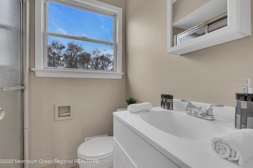 36 Drexel Dr, Jackson Twp NJ  08527-2328 exterior