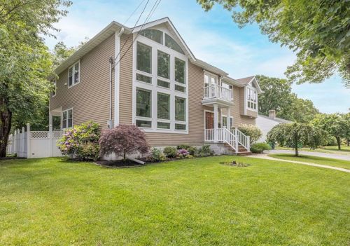 76 Selwyn Rd, Newton, MA 02461-2126