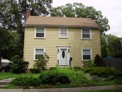 4 Pierrepont Rd, Newton, MA 02462-1118
