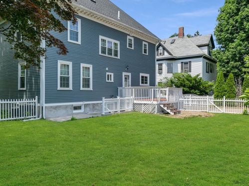 6 Rowe St, Newton MA 02466-1596 exterior