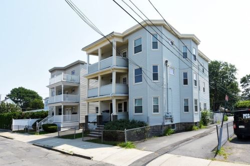 49 Highland Ave, Everett MA 02149-1434 exterior