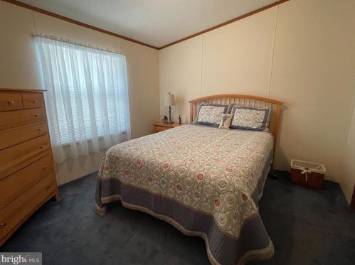 712 Cardinal Ave, West Deptford NJ 08051-1387 exterior