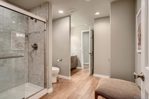 27 Glenmoor Dr, Englewood CO 80113-7115 exterior