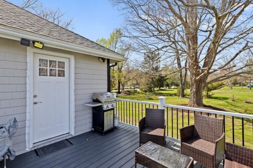 24 Main St, Berkley MA  02779-1399 exterior