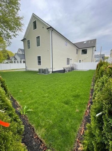 17 Sharon Ave, Newton, MA 02466-2522