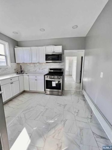 9 Grove St, Kearny NJ  07032-2114 exterior