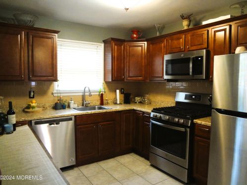 800 Begonia Ct, Jackson Twp NJ  08527-4140 exterior