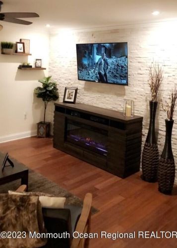 108 Daisy Ct, Jackson Twp NJ  08527-2582 exterior