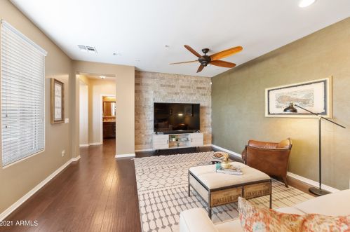 21824 39 St, Phoenix AZ 85050-4881 exterior