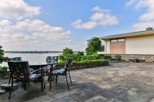 142 Crabtree Rd, Quincy MA 02171-1250 exterior