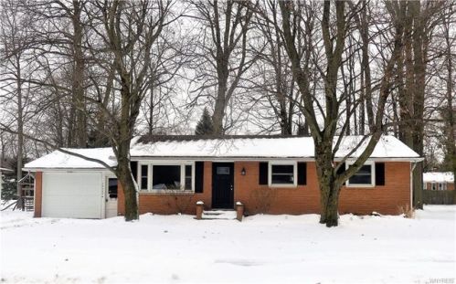 1805 Arlington Dr, Townline, NY 14004-1036