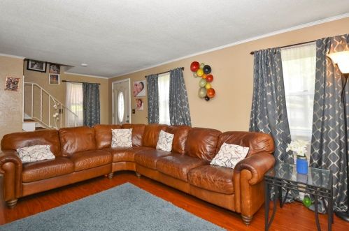 17 Gifford Dr, Worcester, MA 01606-3511