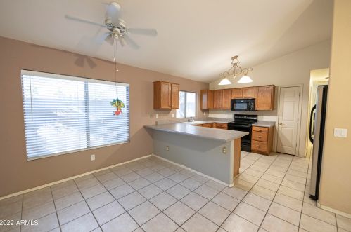 3047 Blackhawk Dr, Phoenix AZ 85050-4822 exterior