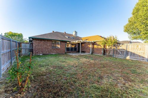 4829 Crestpoint Ln, Garland TX exterior