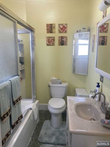 78 Sanford Ave, Belleville NJ 07109-1224 exterior