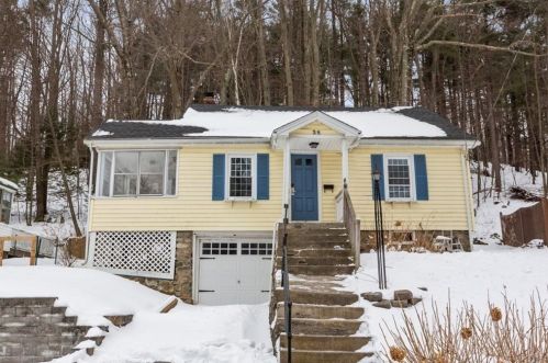 38 Glendale St, Worcester, MA 01602-2813