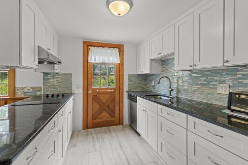 45 Mdw Vw Rd, Chatham MA 02633-2618 exterior