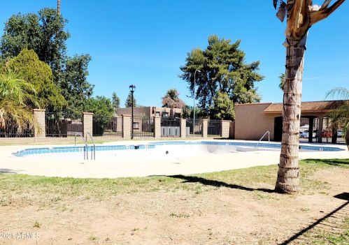 5432 Belleview St, Phoenix, AZ 85043-1716