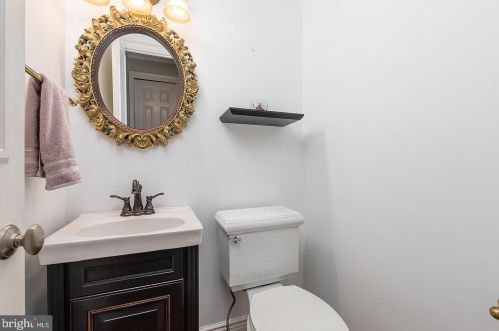 947 Locksley Ln, West Deptford NJ  08096-3121 exterior