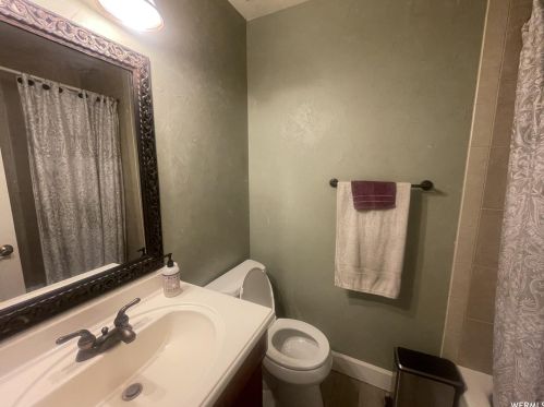 2193 Gyrfalcon Dr, Sandy UT 84092-4049 exterior