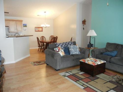 9103 Meadow Valley Ln, Louisville, KY 40291-4884