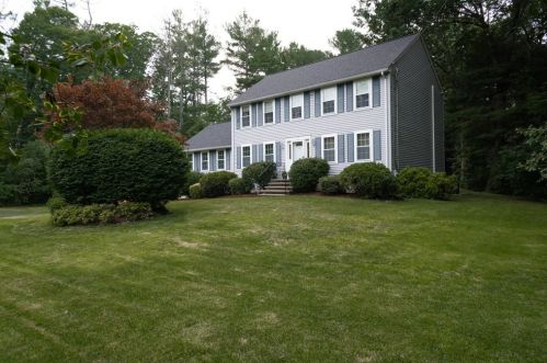 415 Methuen Rd, Dracut, MA 01826-1525