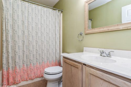 318 Blackfoot Dr, Lemont IL 60490-5524 exterior