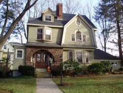 176 Oakleigh Rd, Newton, MA 02458-2224