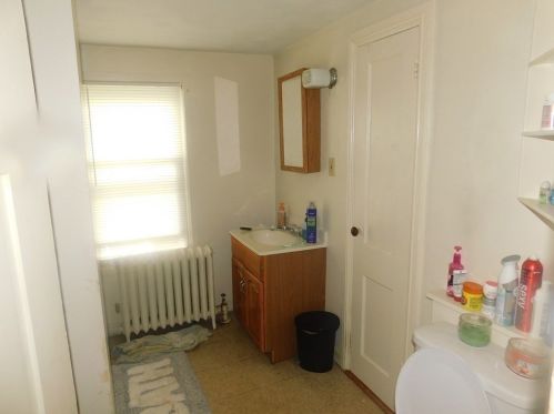 514 Hanover St, Fall River MA 02720-3702 exterior