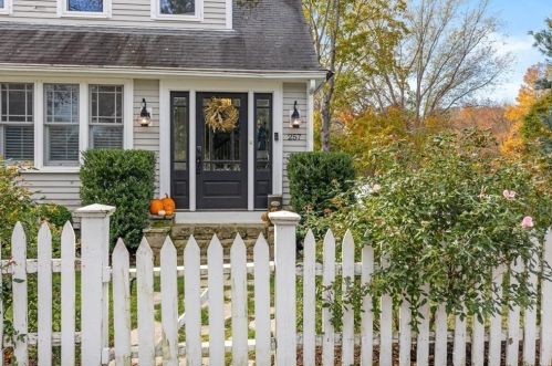 257 Hersey St, Hingham MA 02043-4605 exterior