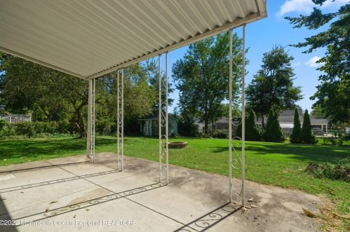 41 Holly Dr, West Deptford NJ 08096-3317 exterior