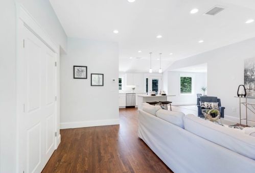 405 Main St, Lynnfield MA 01940-2559 exterior