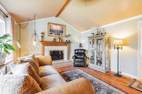 308 Leonard St, Agawam MA  01001-3346 exterior