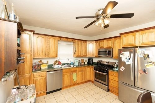 60 Rockland St, Fall River MA 02724-2817 exterior