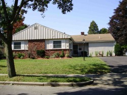 46 Mosman St, Newton, MA 02465-1303