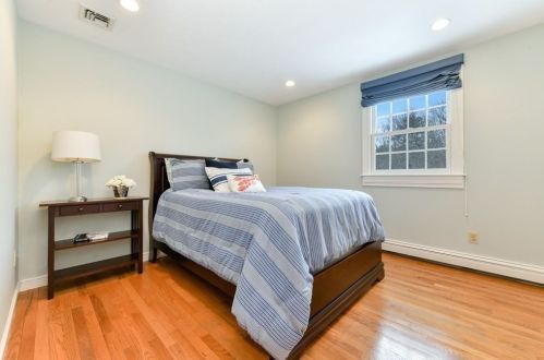 8 Captain Thomson Ln, Hingham MA 02043-3459 exterior