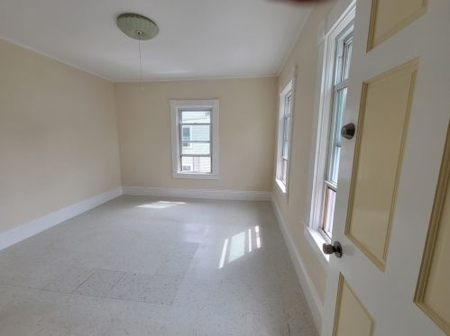 67 Winsor St, New Bedford MA 02744-1843 exterior