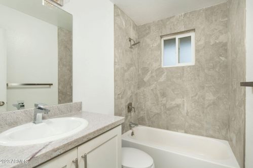 3025 38 St, Phoenix AZ 85018-4114 exterior